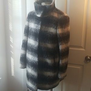 ANN TAYLOR back and white wool winter coat/topper